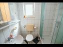 Апартаменты Bela2 - great location A1 B1(4), A2 C1(4), A3 D1(4+1) Мастринка - Остров Чиово  - Апартамент - A2 C1(4): ванная комната с туалетом