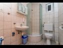 Апартаменты Marija - 60 m from beach: A2(4) Мастринка - Остров Чиово  - Апартамент - A2(4): ванная комната с туалетом