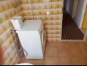 Апартаменты Doktor - sea view; A2(9) Мастринка - Остров Чиово  - Апартамент - A2(9): ванная комната с туалетом