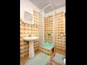 Апартаменты Doktor - sea view; A2(9) Мастринка - Остров Чиово  - Апартамент - A2(9): ванная комната с туалетом
