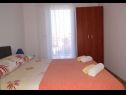 Апартаменты Tomislav - 120 m from beach: A1(2), A2(2) Округ Доньи - Остров Чиово  - Апартамент - A1(2): спальная комната