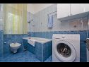 Апартаменты Ljuba - nice garden: A2(4+1) Plavi, A4(8+1), A1(2+2) Округ Горни - Остров Чиово  - Апартамент - A4(8+1): ванная комната с туалетом