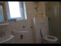 Апартаменты Mara - 70m from the sea A2(4+1), A3(4+1), A4(2+1), A1(2+1) Округ Горни - Остров Чиово  - Апартамент - A1(2+1): ванная комната с туалетом