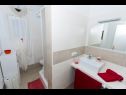 Апартаменты Duga - beachfront & seaview : A1(4+1), A2(4+1) Округ Горни - Остров Чиово  - Апартамент - A2(4+1): ванная комната с туалетом