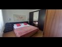Апартаменты Stana - 200m from the sea: A1(4), A2(2+1), A3(2) Округ Горни - Остров Чиово  - Апартамент - A1(4): спальная комната