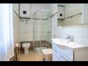Апартаменты Mici 2 - great loaction and relaxing: SA2(2)  Црес - Остров Црес  - Студия- апартамент - SA2(2) : ванная комната с туалетом