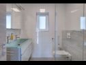 Апартаменты Miro SA1(2), SA3(2), A2 Maisonette(2+2), A4(6+2), A5(6+2)  Цриквеница - Ривьера Црквеница  - Апартамент - A5(6+2) : ванная комната с туалетом