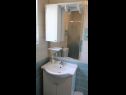 Апартаменты Vis 1 B1(4+2) - silver Селце - Ривьера Црквеница  - Апартамент - B1(4+2) - silver: ванная комната с туалетом