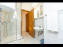 Апартаменты Vesna - 100 m from sea: A1(2+1), A2(2+1), A3(4) Лука - Дуги остров  - Апартамент - A3(4): ванная комната с туалетом