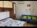 Апартаменты и комнаты  Dar - 400 m from sea: SA1(2), A2(3), R3(2) Хвар - Остров Хвар  - Студия- апартамент - SA1(2): спальная комната