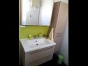Апартаменты Dioniza - 150 m from beach: A1(2+2), A2(3), A3(2+2) Йелса - Остров Хвар  - Апартамент - A3(2+2): ванная комната с туалетом