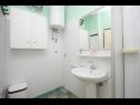 Апартаменты Dari - 120 m from sea: A1(2+2), A2(2+2), SA3(2+1), SA4(2) Йелса - Остров Хвар  - Апартамент - A1(2+2): ванная комната с туалетом