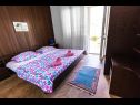 Апартаменты Sea View - 7 m from beach: A1(5+1) залив Зараче (Гдинь) - Остров Хвар  - Хорватия - Апартамент - A1(5+1): спальная комната