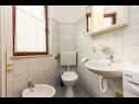 Апартаменты Mir - 50m from the sea A1(2+2), A2(2+1), A3(2), A4(4+2), A5(2+2) Фажана - Истра  - Апартамент - A1(2+2): ванная комната с туалетом
