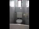 Апартаменты Nev - 20m from the sea A1 Veliki(4+2), A2 Mali(2+1) Блато - Остров Корчула  - Апартамент - A2 Mali(2+1): ванная комната с туалетом