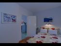 Апартаменты Vedro - 50 m from sea: 1- Red(4+1), 2 - Purple(2+1), 3 - Blue(2), 4 - Green(2+2) Корчула - Остров Корчула  - Апартамент - 1- Red(4+1): спальная комната