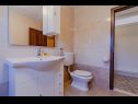 Апартаменты Mir - perfect location & cosy: A1(4+2), A2(2+1), SA3(2), SA4(2) Корчула - Остров Корчула  - Студия- апартамент - SA4(2): ванная комната с туалетом