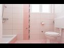 Апартаменты Vola A1(2), A2(2) Врбник - Остров Крк  - Апартамент - A1(2): ванная комната с туалетом