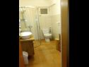 Апартаменты Luka A1(4), A2(4) Врбник - Остров Крк  - Апартамент - A1(4): ванная комната с туалетом