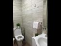 Апартаменты San - with pool; A1(4), A5(2), SA4(2) Раковица - Лика и Горски котар - Апартамент - A5(2): ванная комната с туалетом