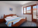 Апартаменты Ante M - 100 m from beach: A1(4+2), A2(4+2), C3(2) Брела - Ривьера Макарска  - Апартамент - A1(4+2): спальная комната