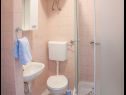 Апартаменты Ante - seaview A1(5), SA2(3), SA3(2+1) Брела - Ривьера Макарска  - Студия- апартамент - SA3(2+1): ванная комната с туалетом