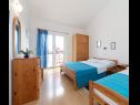 Апартаменты Blue - 100 m from beach: A1(3+1) Игране - Ривьера Макарска  - Апартамент - A1(3+1): спальная комната