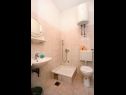 Апартаменты Sunny - quiet and relaxing A1(2+2), A2(2+1) Макарска - Ривьера Макарска  - Апартамент - A2(2+1): ванная комната с туалетом