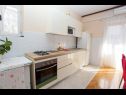 Апартаменты Željko - spacious and affordable A1(6+2), SA2(2), SA3(2), SA4(2+1) Макарска - Ривьера Макарска  - Апартамент - A1(6+2): кухня