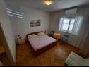 Апартаменты Željko - spacious and affordable A1(6+2), SA2(2), SA3(2), SA4(2+1) Макарска - Ривьера Макарска  - Апартамент - A1(6+2): спальная комната