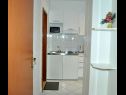 Апартаменты и комнаты  Ljuba - 130 meter from sea SA1(2), SA2(2+1), SA6(2+1), A4(2+1), R3(2+1), R7(2+1) Макарска - Ривьера Макарска  - Апартамент - A4(2+1): кухня