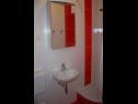 Апартаменты Sini - with parking : A1 (4+1), SA2 (2), SA3 (2), A4 (3+1) Макарска - Ривьера Макарска  - Апартамент - A4 (3+1): ванная комната с туалетом