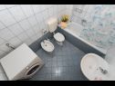 Апартаменты Stan - with pool : A1(4) Макарска - Ривьера Макарска  - Апартамент - A1(4): ванная комната с туалетом