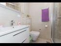 Апартаменты Ruza - sea view: A1(4), A2(4), A4(3+2), SA5(2), SA6(2+1), SA7(2), A8(2+2) Макарска - Ривьера Макарска  - Апартамент - A8(2+2): ванная комната с туалетом
