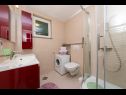 Апартаменты Palmina - comfort apartment: A1 veliki (6),  A2 žuti (4+1), A3 lila (2), SA4 bijeli (2) Макарска - Ривьера Макарска  - Студия- апартамент - SA4 bijeli (2): ванная комната с туалетом
