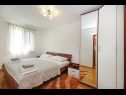 Апартаменты Rose - comfy deluxe : A1(4) Макарска - Ривьера Макарска  - Апартамент - A1(4): спальная комната