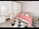 Апартаменты Angel - nice garden: A1(4), SA(2) Макарска - Ривьера Макарска  - Апартамент - A1(4): спальная комната