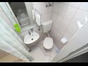 Апартаменты Angel - nice garden: A1(4), SA(2) Макарска - Ривьера Макарска  - Студия- апартамент - SA(2): ванная комната с туалетом