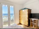 Апартаменты Mira - 10 m from beach: SA3(2), SA4(2), A5(2+2) Заострог - Ривьера Макарска  - Апартамент - A5(2+2): спальная комната