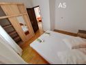 Апартаменты Mir - free parking: SA2(2), SA3(2), A4(2+2), A5(6+1) Живогошче - Ривьера Макарска  - Апартамент - A5(6+1): спальная комната