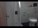 Апартаменты Marija - 20 m from beach : A1(2+3), A3(2+2), A4(2+2), SA5(2+1) Бетина - Остров Муртер  - Апартамент - A3(2+2): ванная комната с туалетом