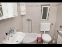 Апартаменты Matija - 30 m from sea: A1(4+2), A2(2+2) Йезера - Остров Муртер  - Апартамент - A1(4+2): ванная комната с туалетом