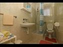 Апартаменты Slavica - free parking A1 Mali (3), A2 Veliki (4+1) Йезера - Остров Муртер  - Апартамент - A1 Mali (3): ванная комната с туалетом