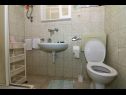Апартаменты Slavica - free parking A1 Mali (3), A2 Veliki (4+1) Йезера - Остров Муртер  - Апартамент - A2 Veliki (4+1): ванная комната с туалетом