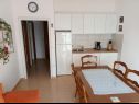 Апартаменты Nina - sea view family apartments SA1A(3), A1Donji(2+1), A3(6), A4(4+1), A5(6), A6(4) Челина Заводе - Ривьера Омиш  - Апартамент - A5(6): кухня и столовая