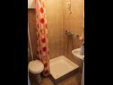 Апартаменты Zdravko - 150 m from sandy beach: SA1(3), SA2(3), A3(5) Дуче - Ривьера Омиш  - Студия- апартамент - SA1(3): ванная комната с туалетом
