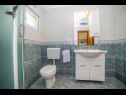 Апартаменты Saga 2 - with swimming pool A6(4+1), A7 (2+2), A8 (4+1) Локва Рогозница - Ривьера Омиш  - Апартамент - A6(4+1): ванная комната с туалетом