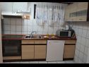 Апартаменты Zorica - with view: A1(4+1), SA2(2+1), SA3(2+1), SA4(2+1), A5(10+1) Марушичи - Ривьера Омиш  - Апартамент - A5(10+1): кухня