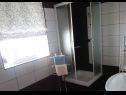 Апартаменты Mari - sea view apartments: A1(2) Borna, A2(4) Iva, A3(4) Silver, A4(4) Red Немира - Ривьера Омиш  - Апартамент - A2(4) Iva: ванная комната с туалетом