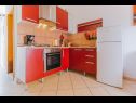 Апартаменты Mari - sea view apartments: A1(2) Borna, A2(4) Iva, A3(4) Silver, A4(4) Red Немира - Ривьера Омиш  - Апартамент - A4(4) Red: кухня